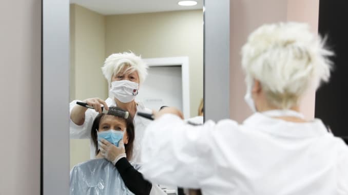 Tiem cat toc, cong vien o Italy, Bo Dao Nha dong tro lai hinh anh