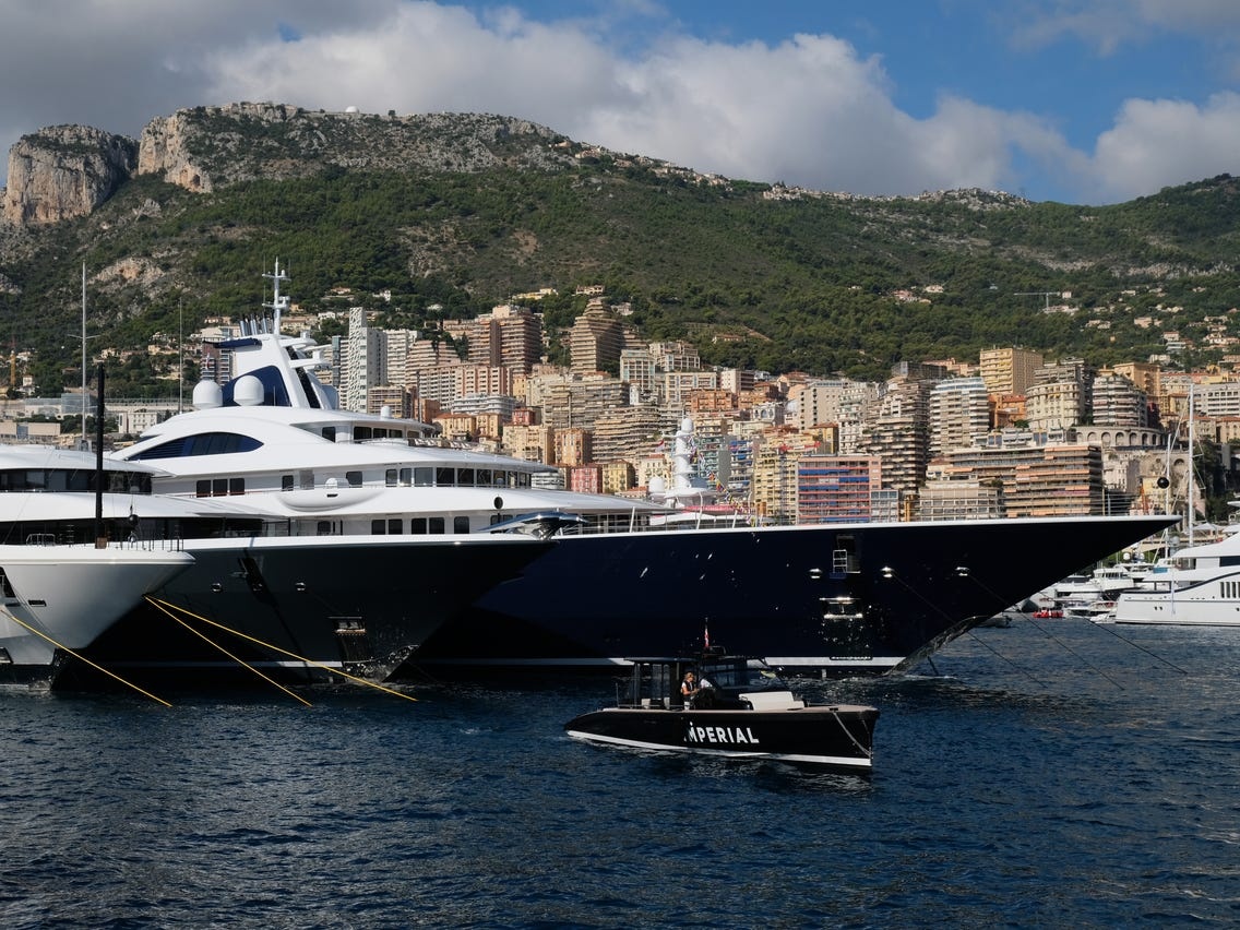 Ty phu co nen ton tai anh 1