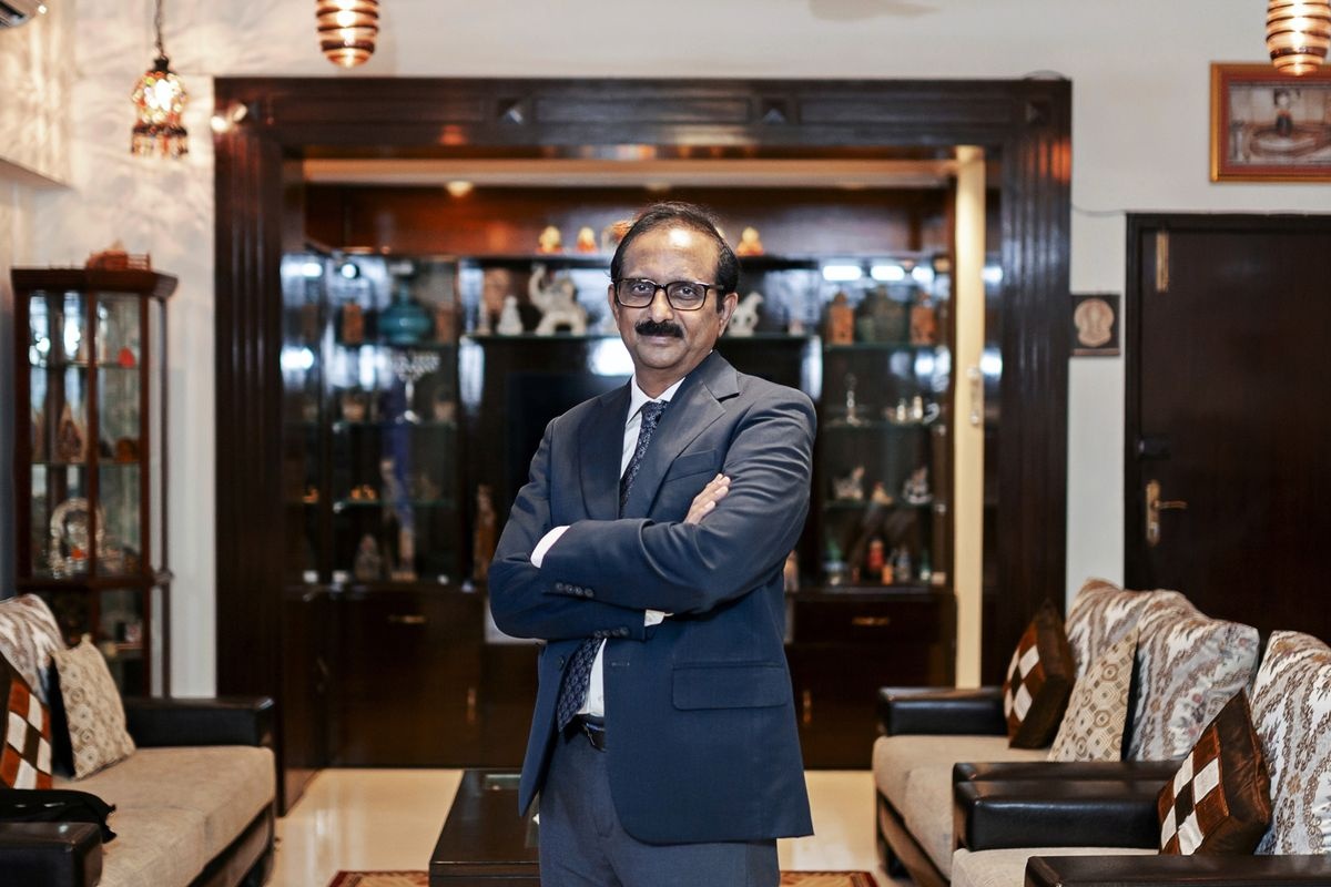 Cau be doi no giup cha tro thanh giam doc quan ly khoi no 20 ty USD hinh anh