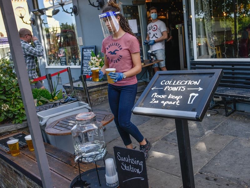 Nguoi Singapore dat do an online o at, rac thai nhua tang vot hinh anh