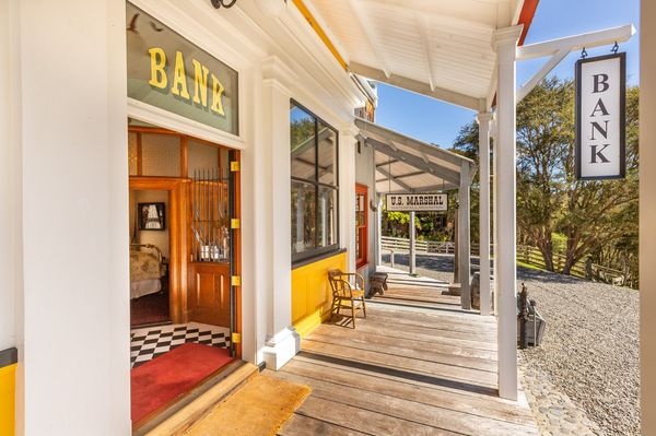 thi tran 7, 5 trieu USD anh 4