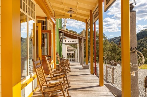 thi tran 7, 5 trieu USD anh 5