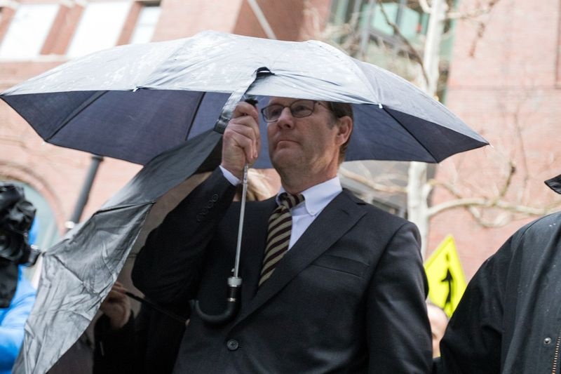 Vo chong doanh nhan My chi 250.000 USD chay truong dai hoc cho con hinh anh