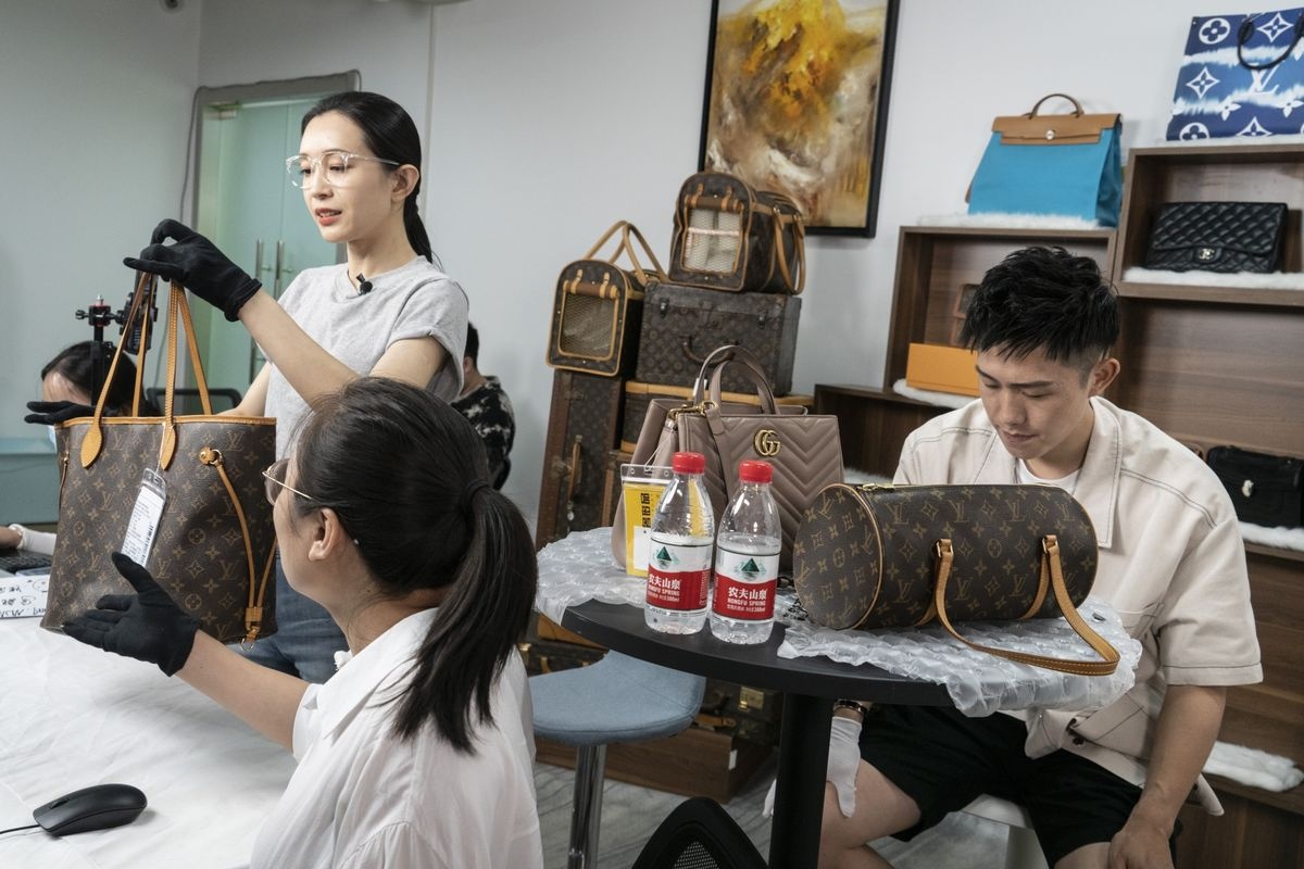 Suc manh tieu dung 6.000 ty USD cua Trung Quoc bi tan pha hinh anh