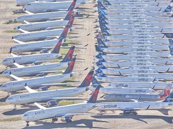 Dich Covid-19 tan pha nganh hang khong My nang ne hon vu khung bo 11/9 hinh anh