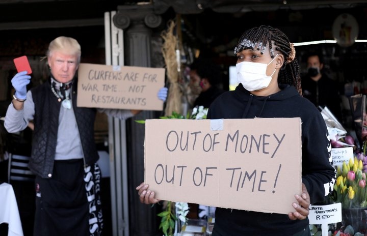 Mat thu nhap vi dich, nhieu nguoi chi du tien song trong mot tuan hinh anh