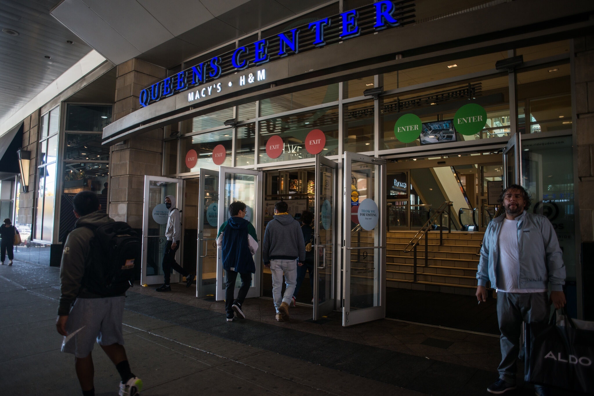 Làn sóng Covid-19 ở New York ảnh 3 Lan song Covid-19 o New York anh 3