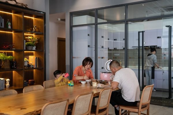 Om mong lam giau tu cong nghe, dan Tham Quyen kho mua nha hinh anh