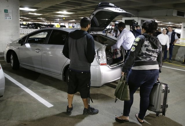 Xe cong nghe don khach san bay anh 1