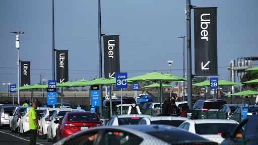 Phan lan don xe tai san bay anh 2