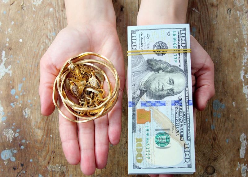 Nha dau tu My o at ban vang, do tien vao chung khoan hinh anh