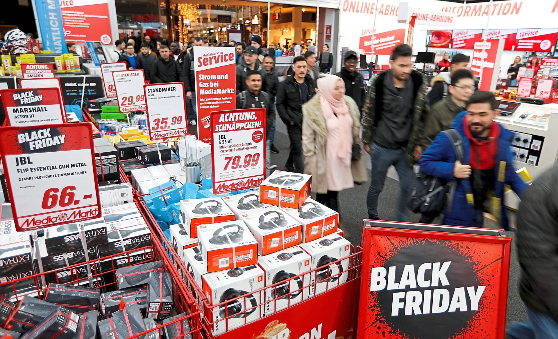 Dich Covid-19 co giet chet ngay Black Friday? hinh anh