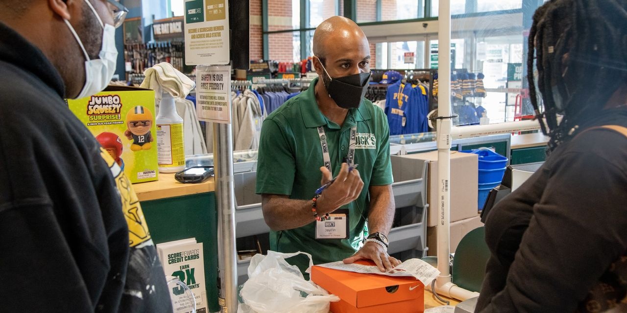 Black Friday cua nhan vien ban hang My trong thoi Covid-19 hinh anh