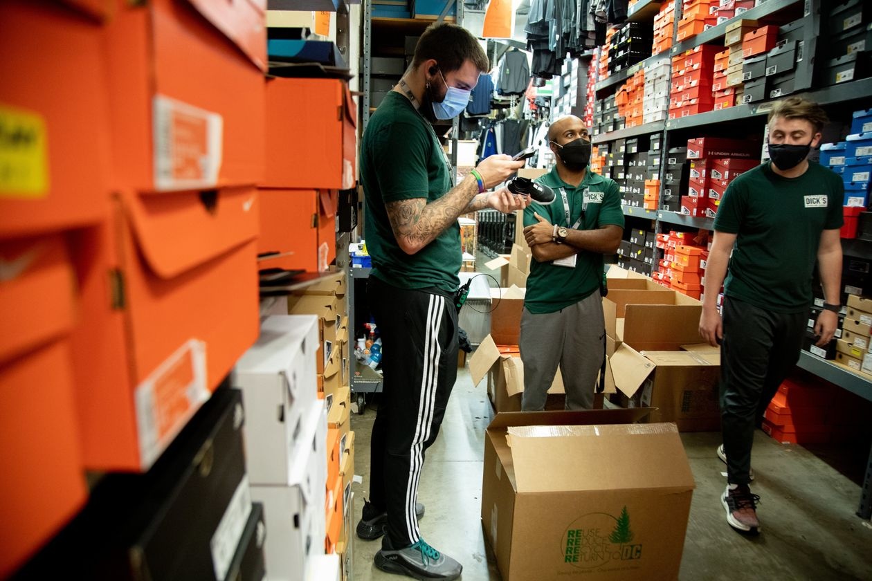 Ngay giam gia Black Friday anh 2