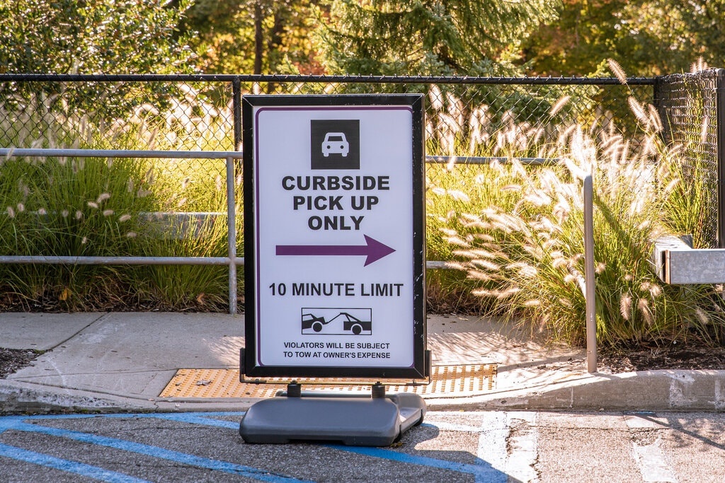 Black Friday o My va chau Au anh 4