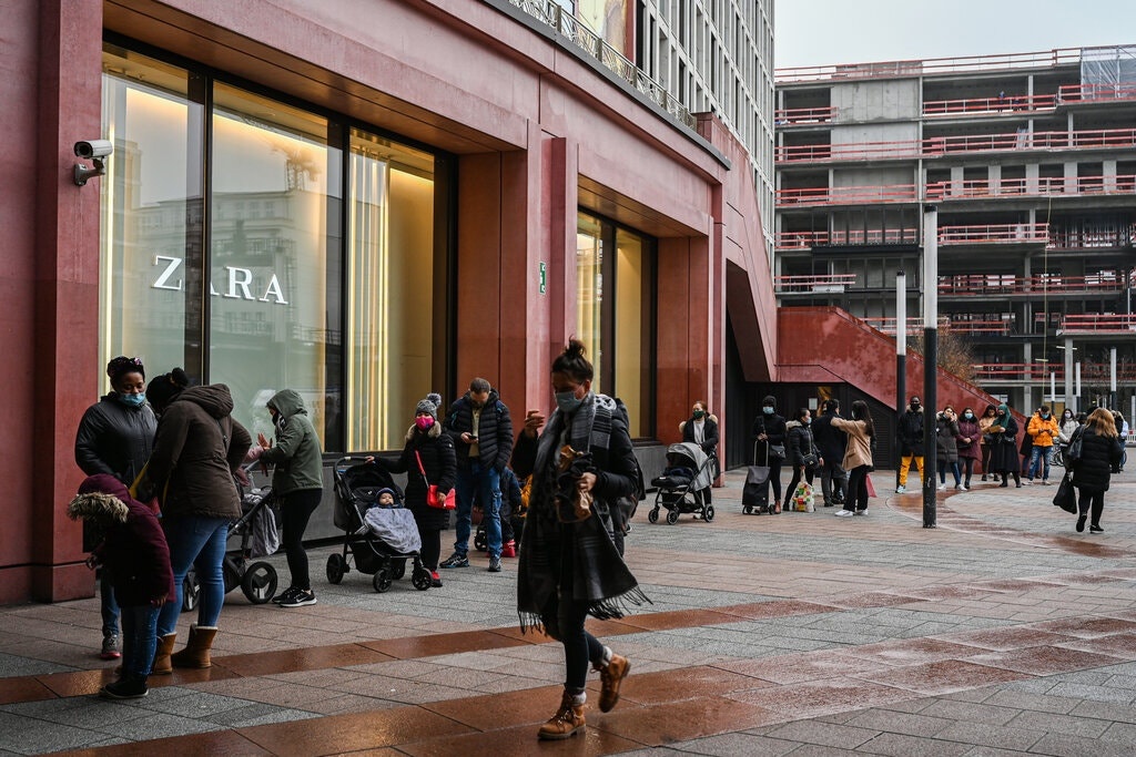 Black Friday o My va chau Au anh 8