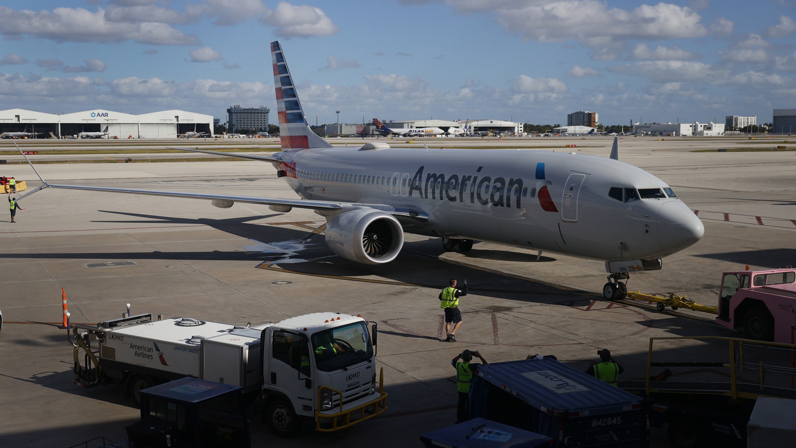 Thoi tiet xau bao trum nganh hang khong My bat chap vaccine hinh anh