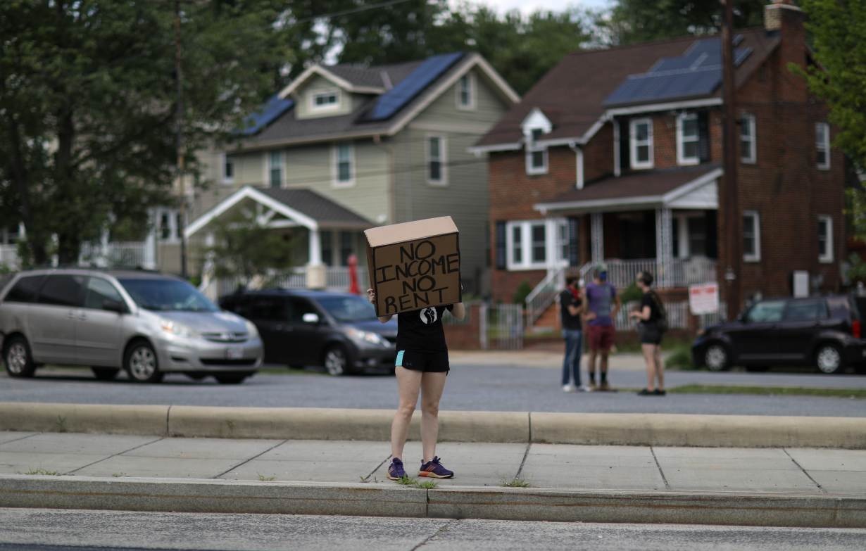 Cac chu nha My can tien vi luat cam duoi nguoi thue nha hinh anh