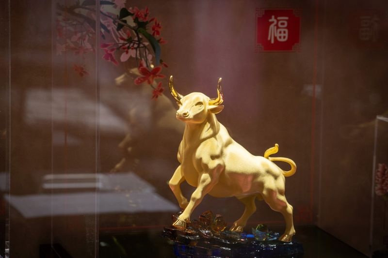 Nguoi Trung Quoc tang mua vang vao dip Tet Nguyen dan 2021 hinh anh