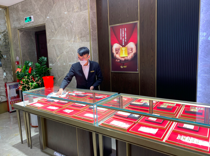 Nguoi Trung Quoc mua vang anh 3