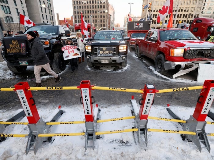 Nganh cong nghiep oto My chao dao vi cuoc bieu tinh cua tai xe Canada hinh anh