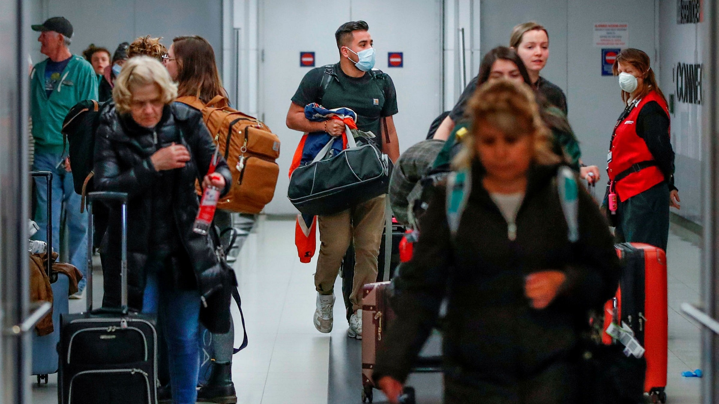 Nganh du lich tren da bung no tro lai hinh anh