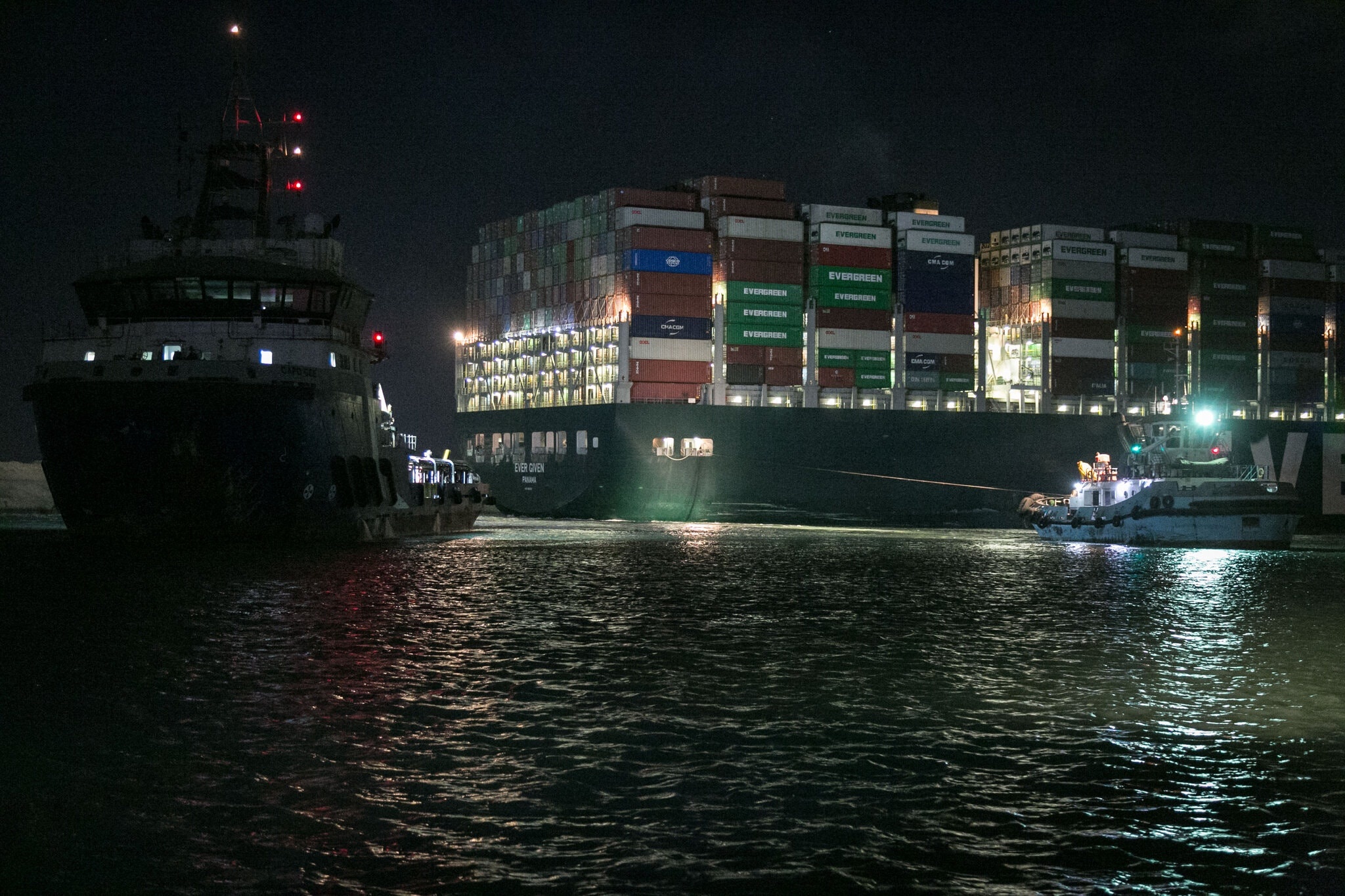 Tac nghen kenh dao Suez anh 1