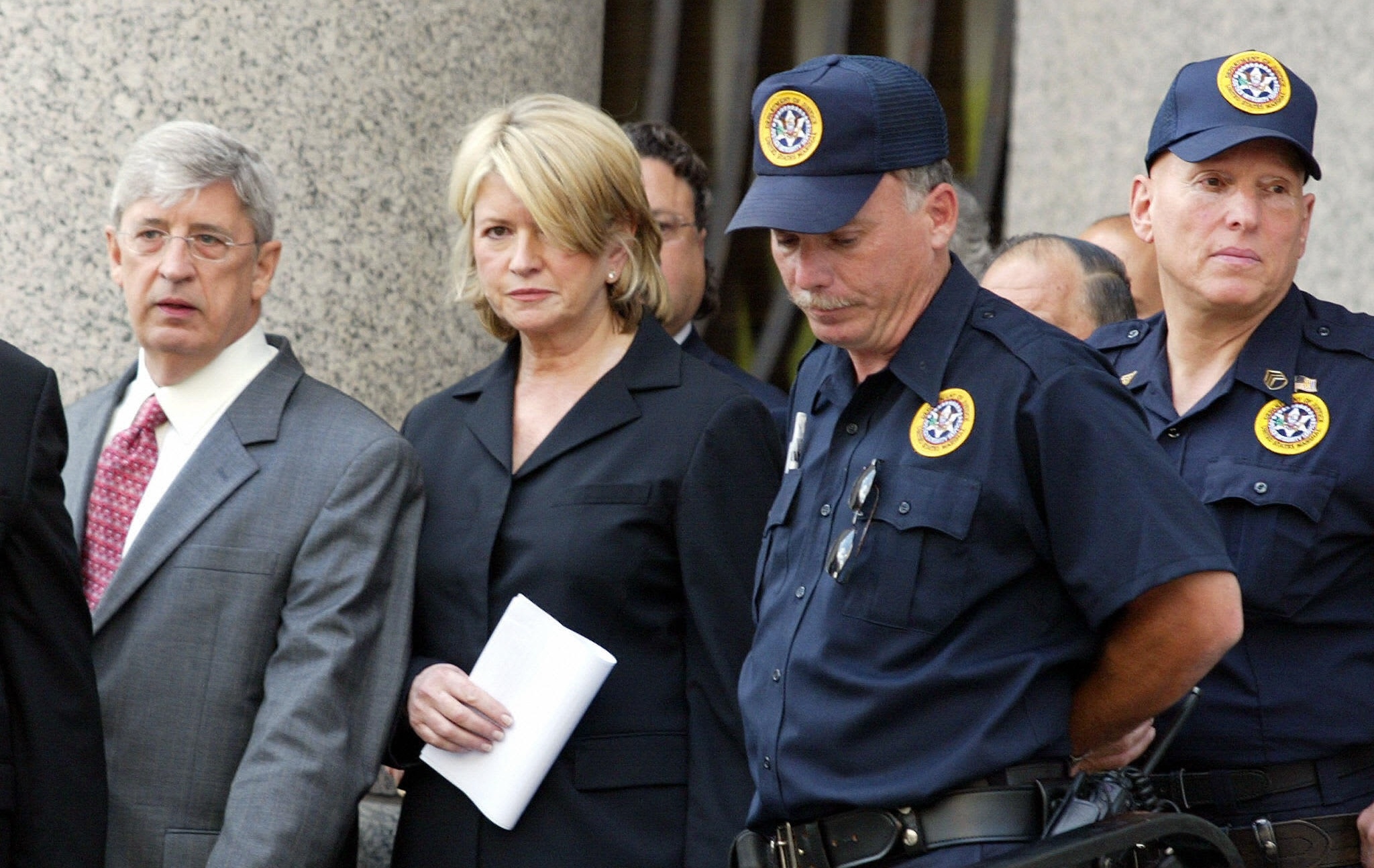 Nhung vu thao tung gia co phieu dinh dam tren the gioi hinh anh