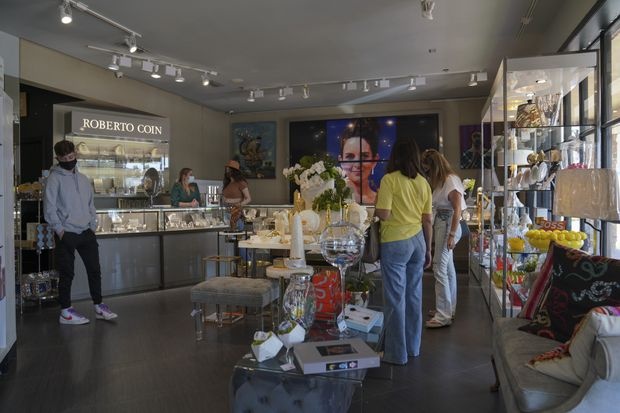 Tiem vaccine Covid-19 anh 3