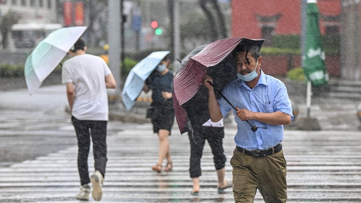 Bao lon o Trung Quoc de doa day gia hang hoa len cao hinh anh