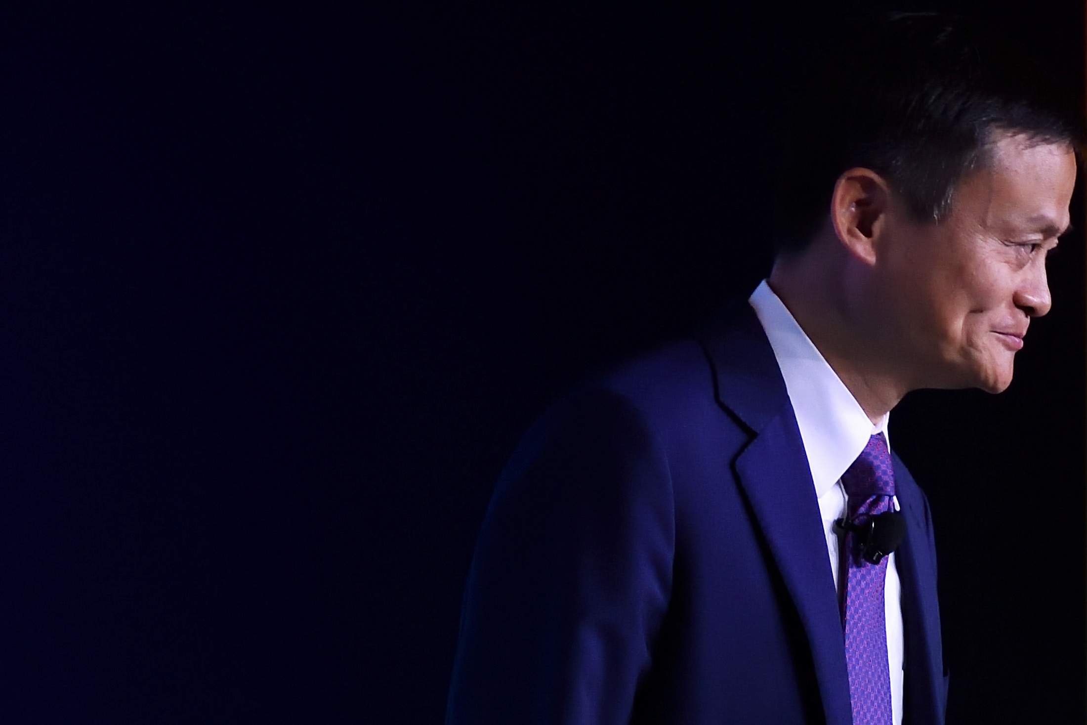 Alibaba mat thi phan vao tay doi thu hinh anh