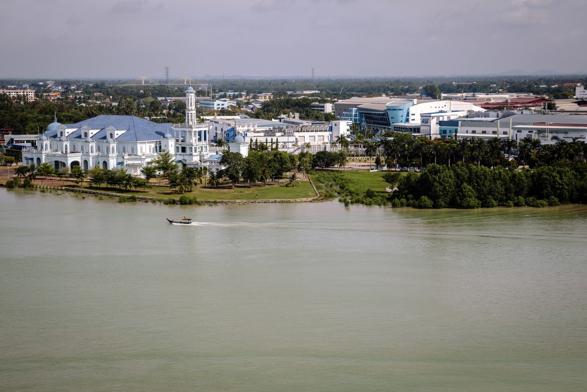 Thieu hut chip anh 2