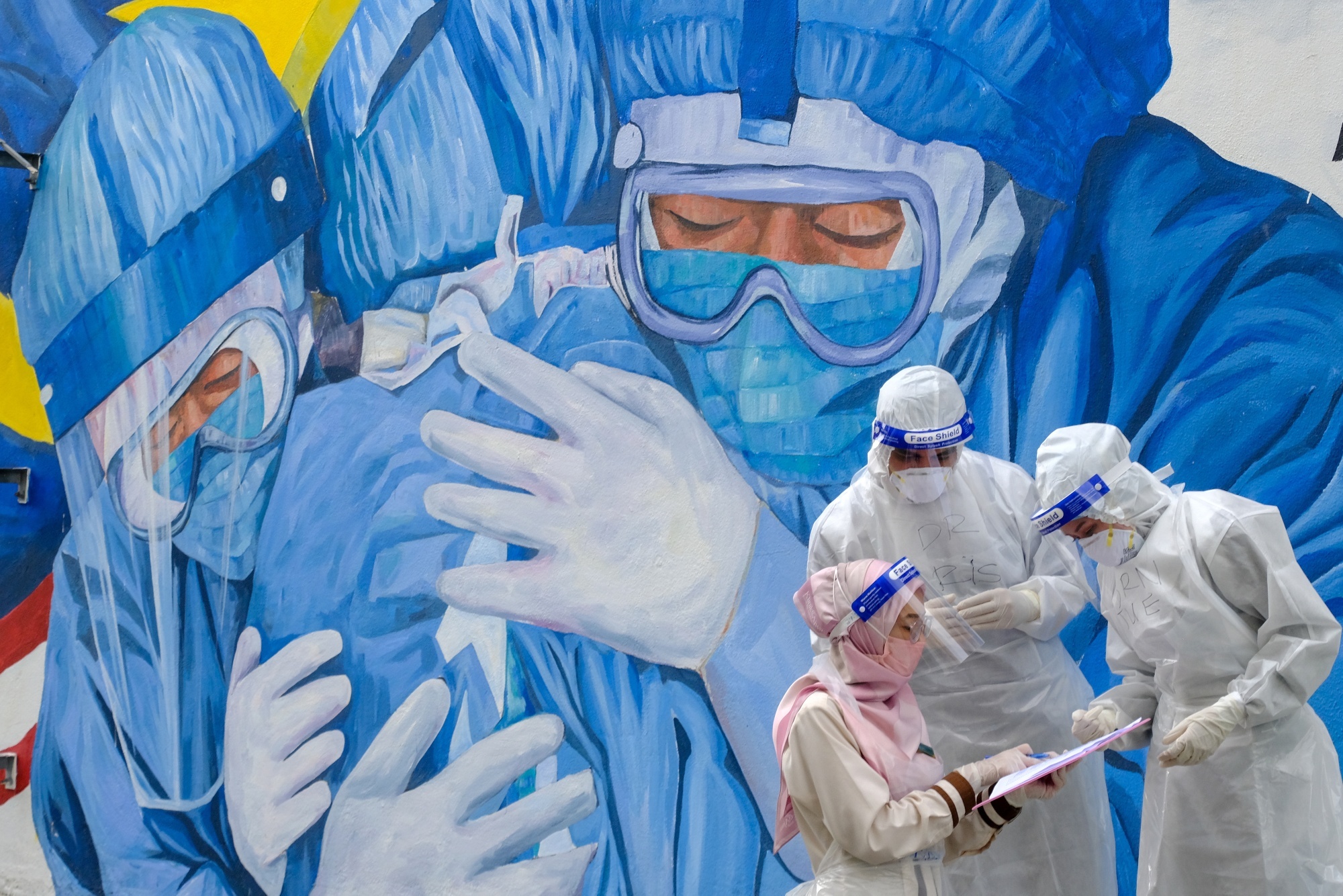 Nhung bi kich dang sau con khat chip tren toan cau hinh anh