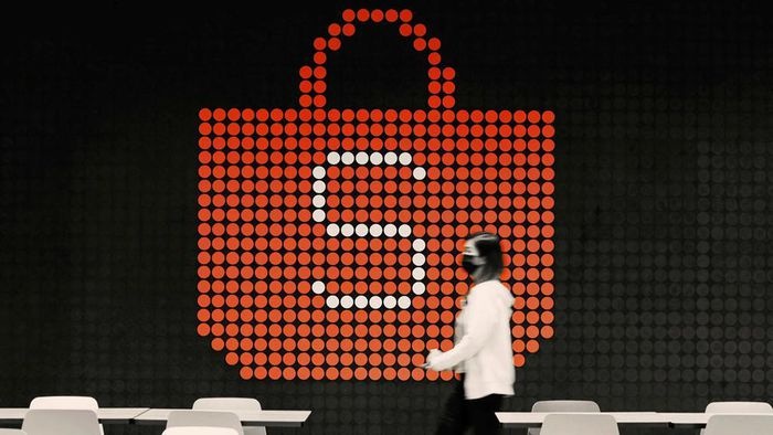 Co phieu sut gia manh, cong ty me cua Shopee tran an nhan vien hinh anh