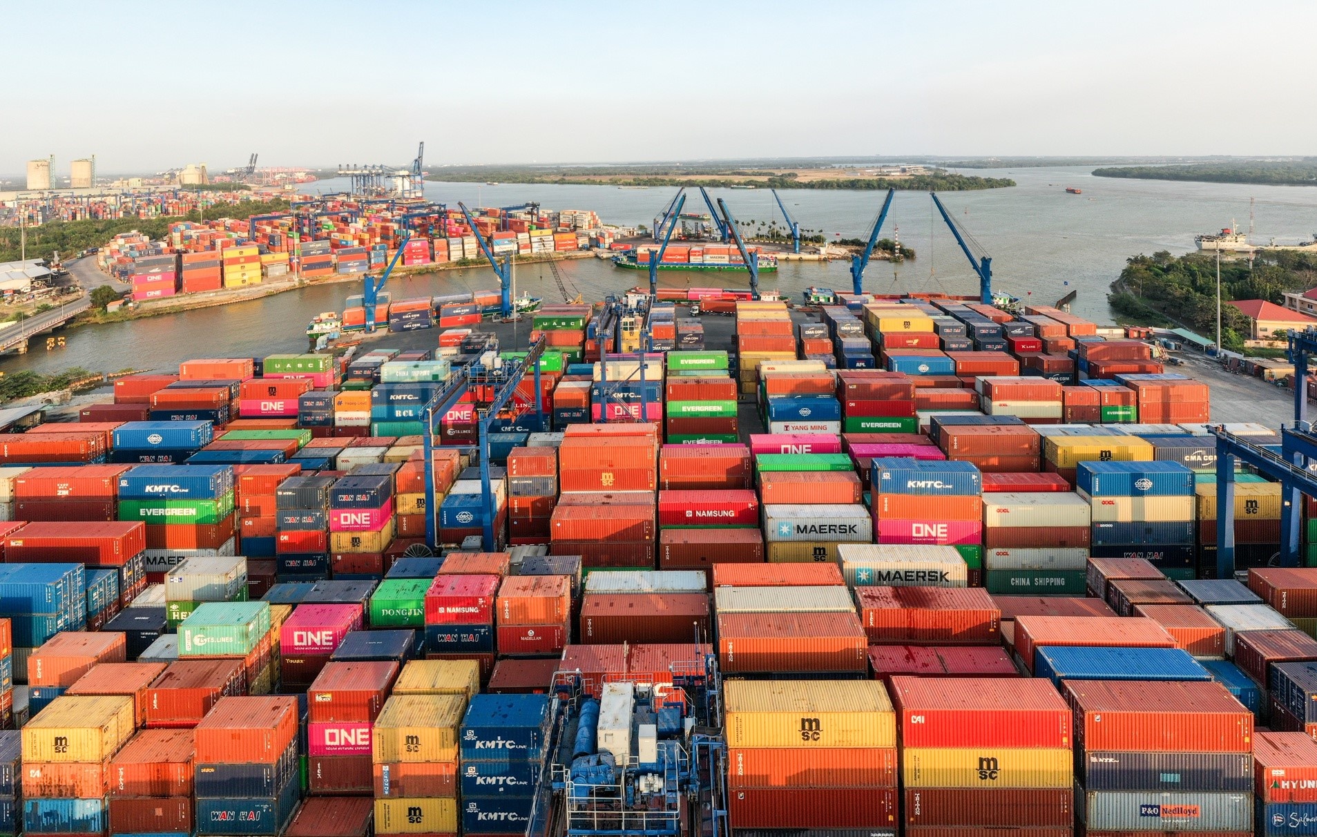 Kinh te Viet Nam khoi sac trong thang 4 hinh anh