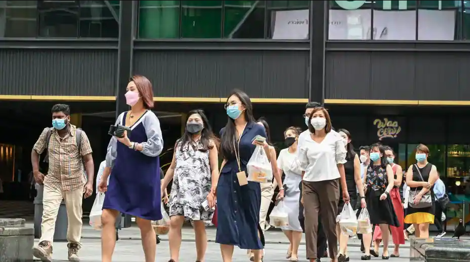 Singapore tien toi bo yeu cau deo khau trang bat buoc ngoai troi hinh anh