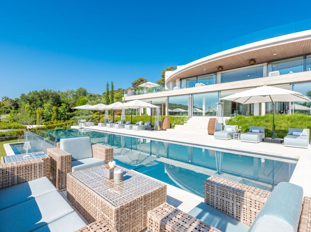 Ben trong can biet thu 23 trieu USD voi ho boi, san golf hinh anh