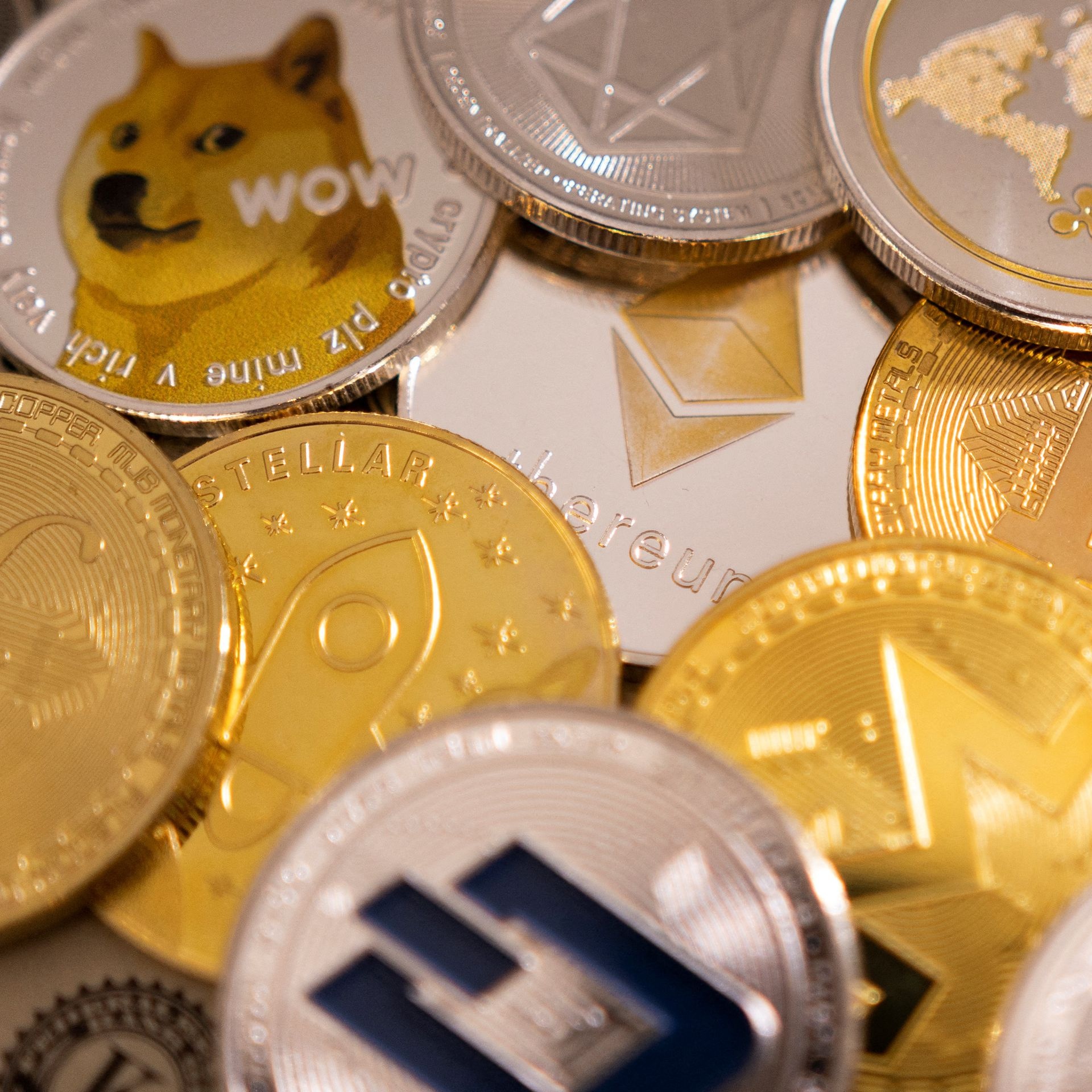 Bitcoin giam gia anh 2