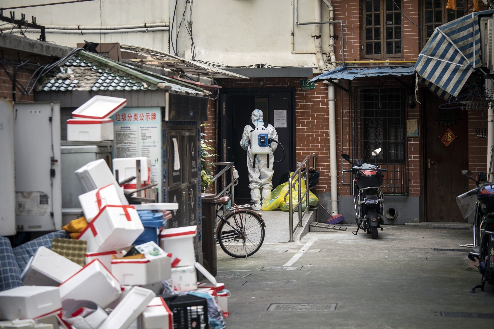 Vet thuong kinh te lan rong o Trung Quoc hinh anh