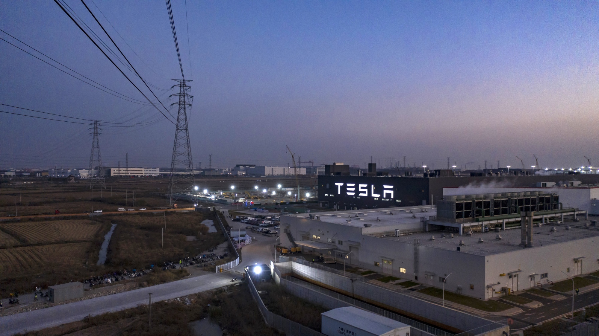 Nha may Tesla o Thuong Hai anh 1