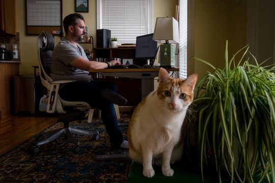 Nguoi My tim cach tang luong de doi pho voi lam phat hinh anh