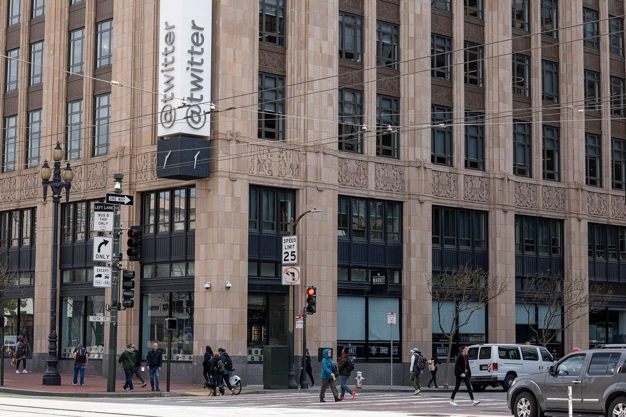 Elon Musk mua lai Twitter anh 1