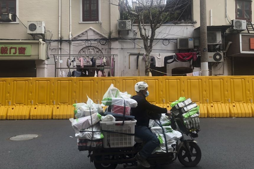 Phong toa keo dai, cai gia ma Trung Quoc phai tra ngay cang dat hinh anh