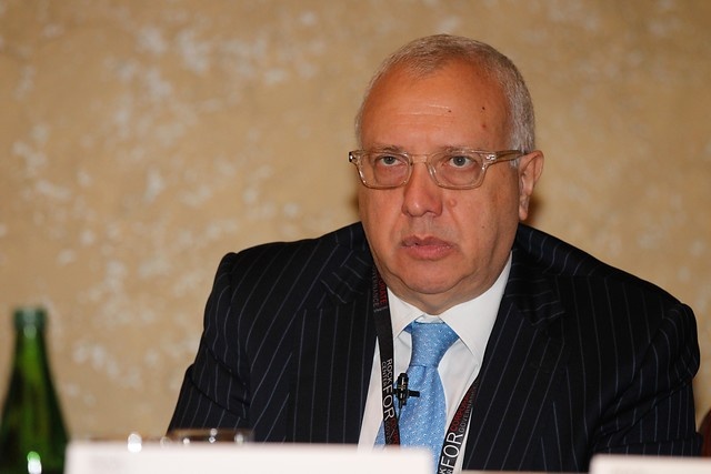 Ty phu ngan hang Chile vo no thanh tay trang hinh anh