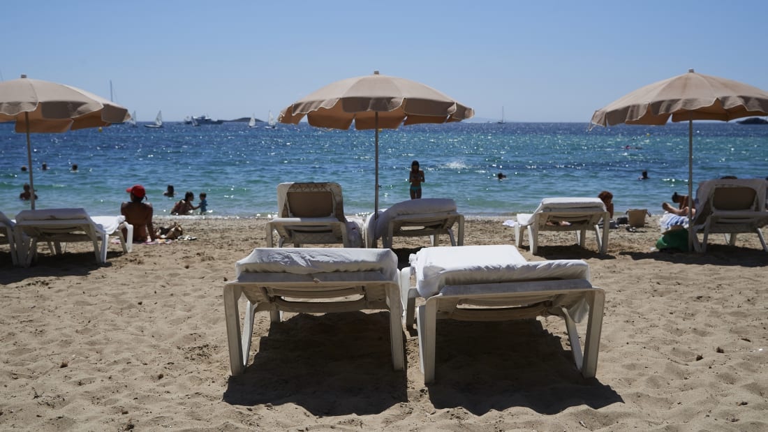 Hon dao du lich ban mot lon Coca-Cola gia 13 USD hinh anh