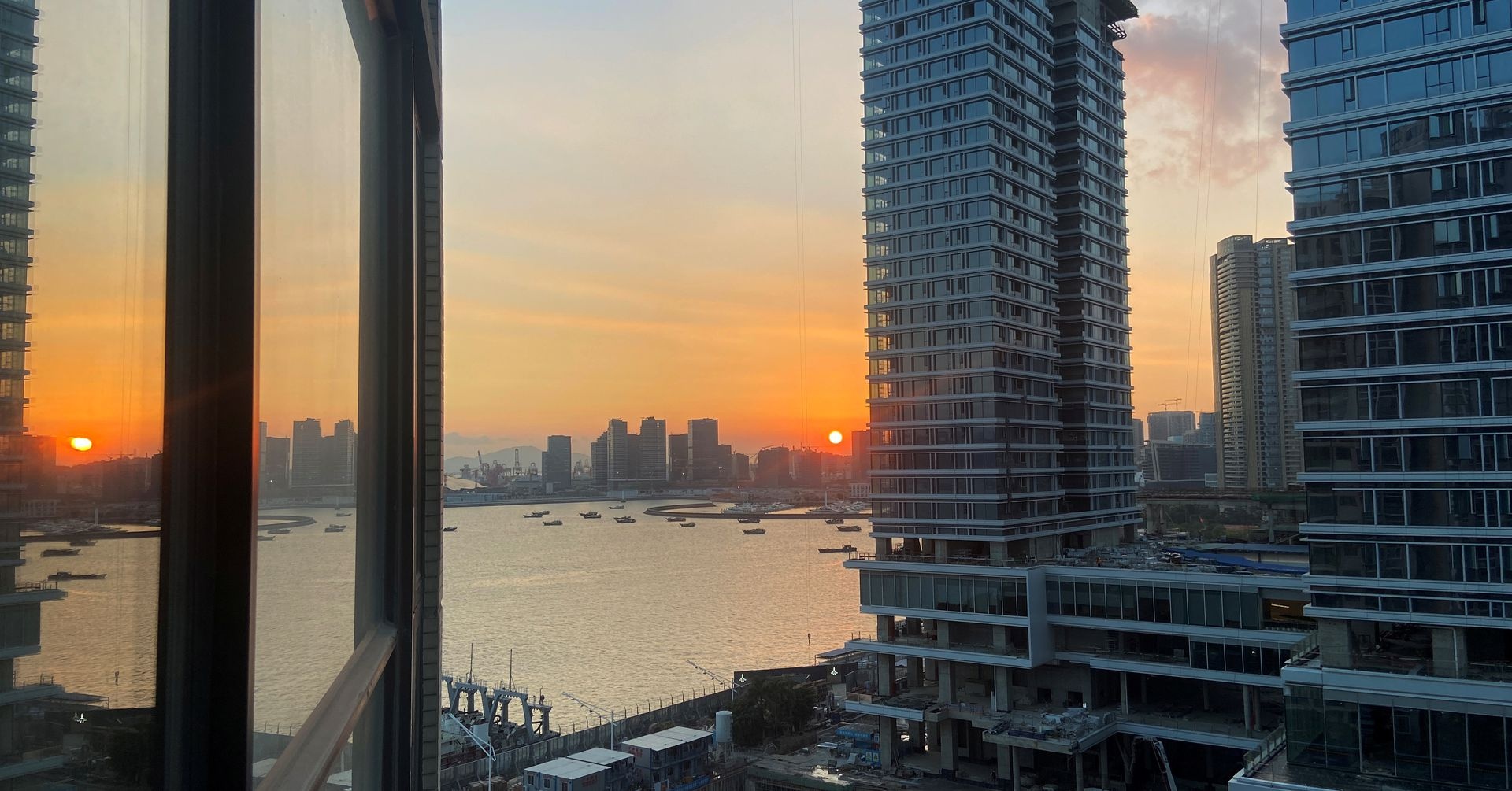 Khung hoang nha dat anh 1