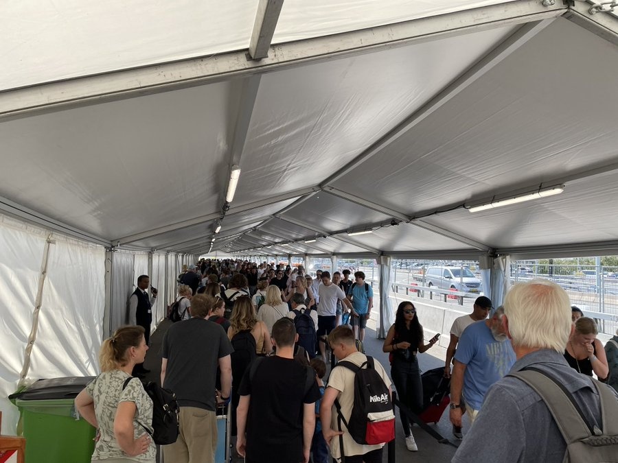 San bay chau Au anh 8