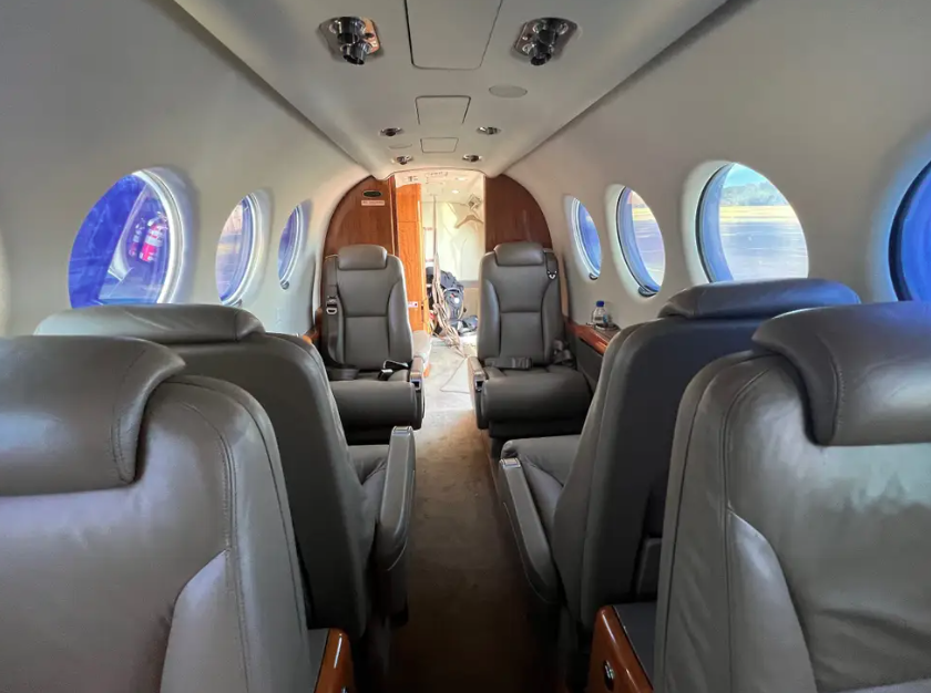 gia ve may bay anh 17