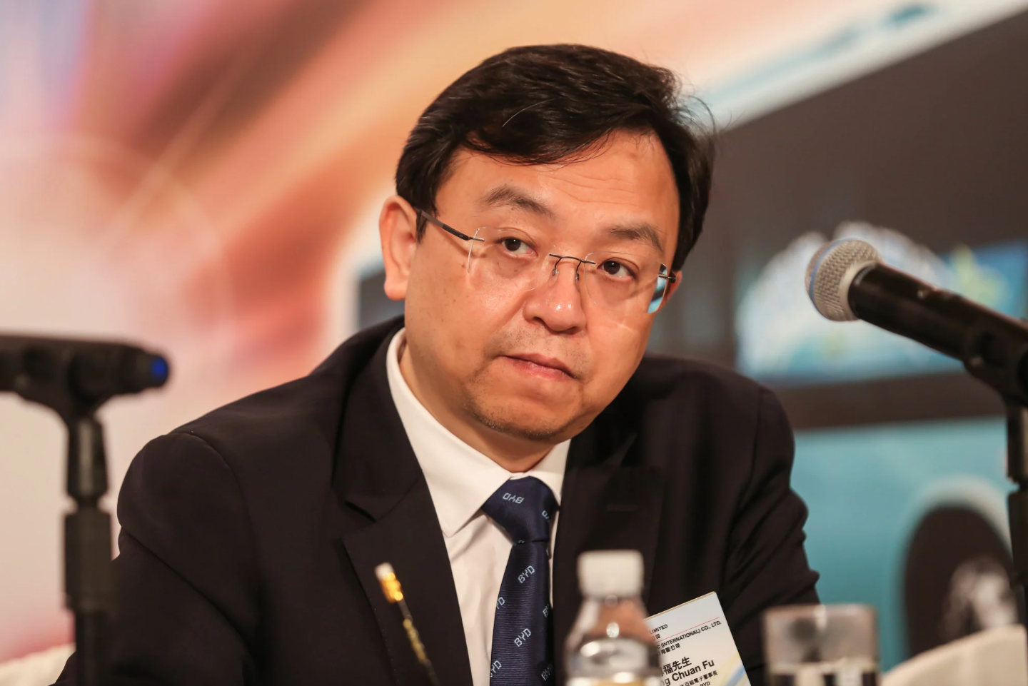 Chan dung ty phu xe dien Trung Quoc vua vuot mat Elon Musk hinh anh