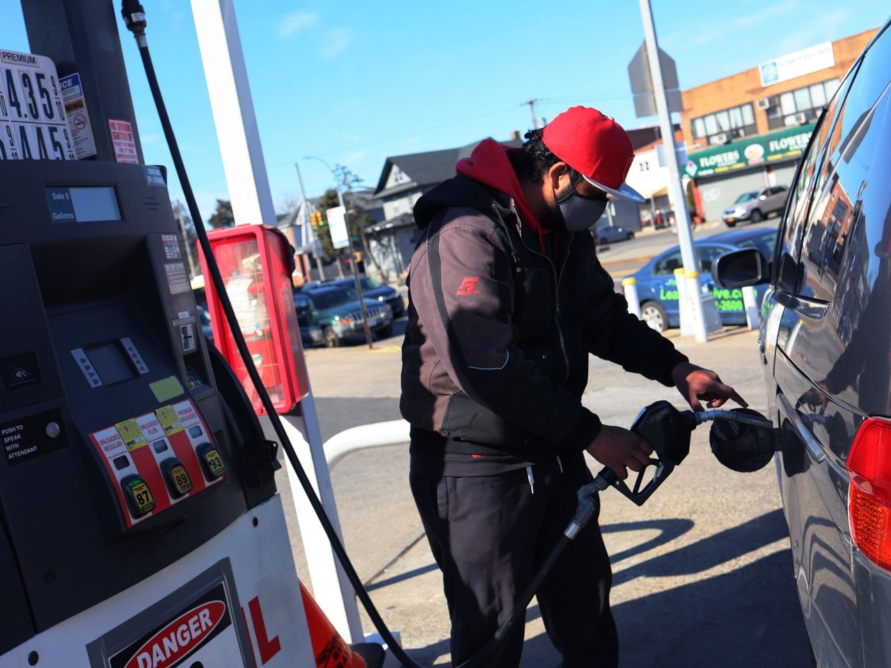 Gia dau the gioi bat ngo giam manh hinh anh